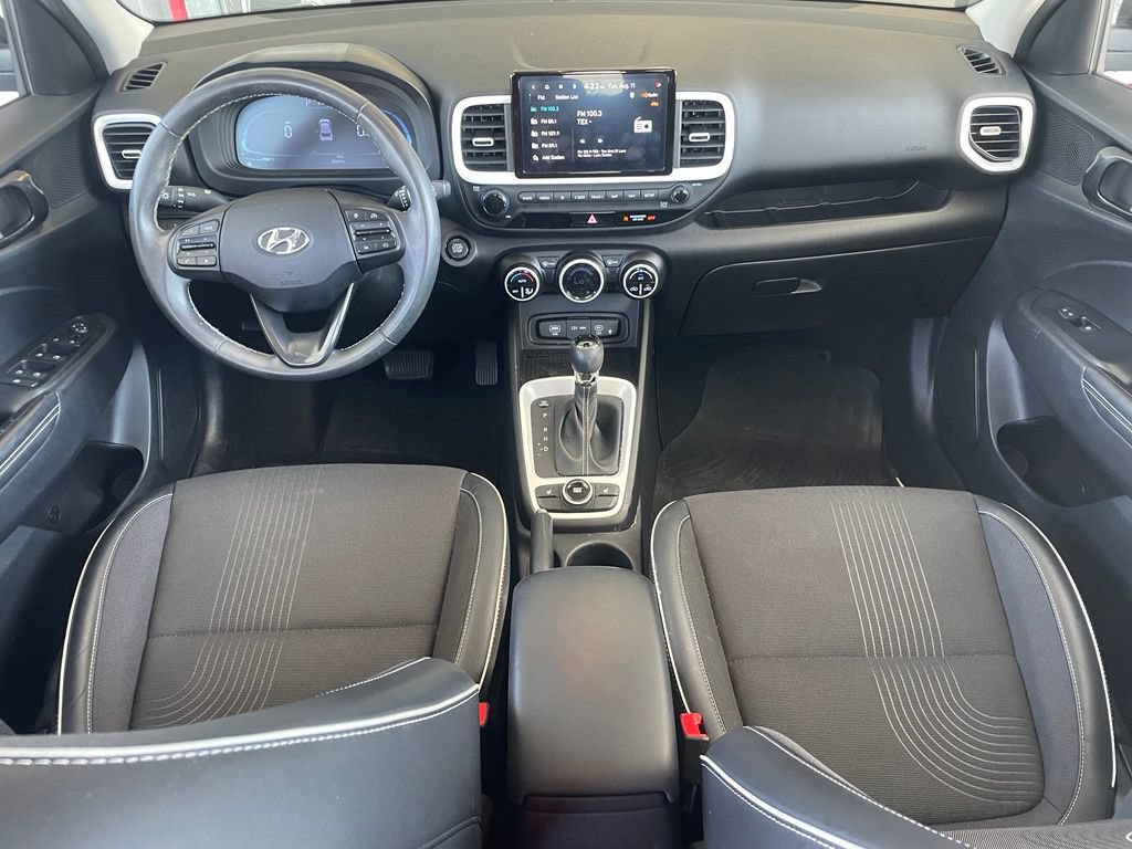 Used 2024 Hyundai Venue Limited FWD image 11