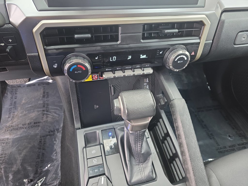 Used 2024 Toyota Tacoma SR5 AWD/4WD image 17