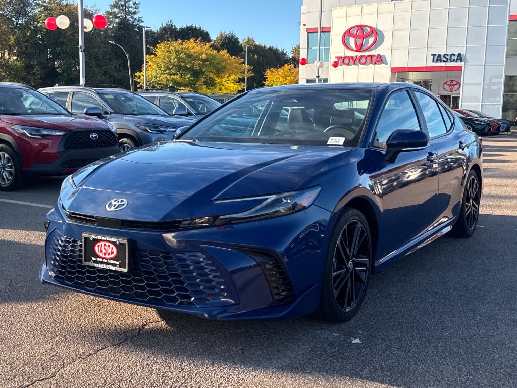 Used 2025 Toyota Camry XSE AWD/4WD image 3
