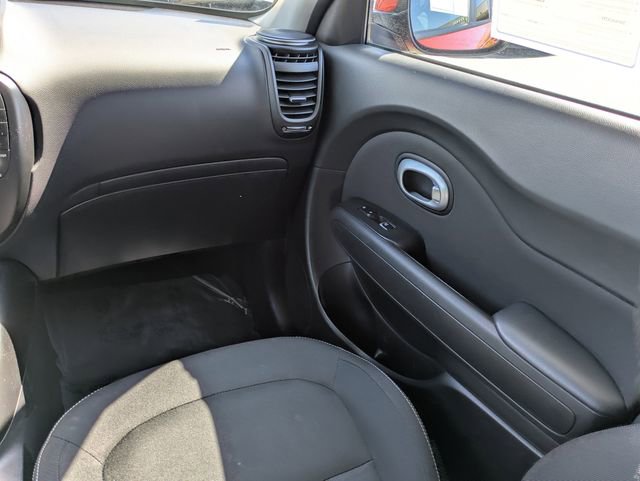 Used 2018 Kia Soul + image 17