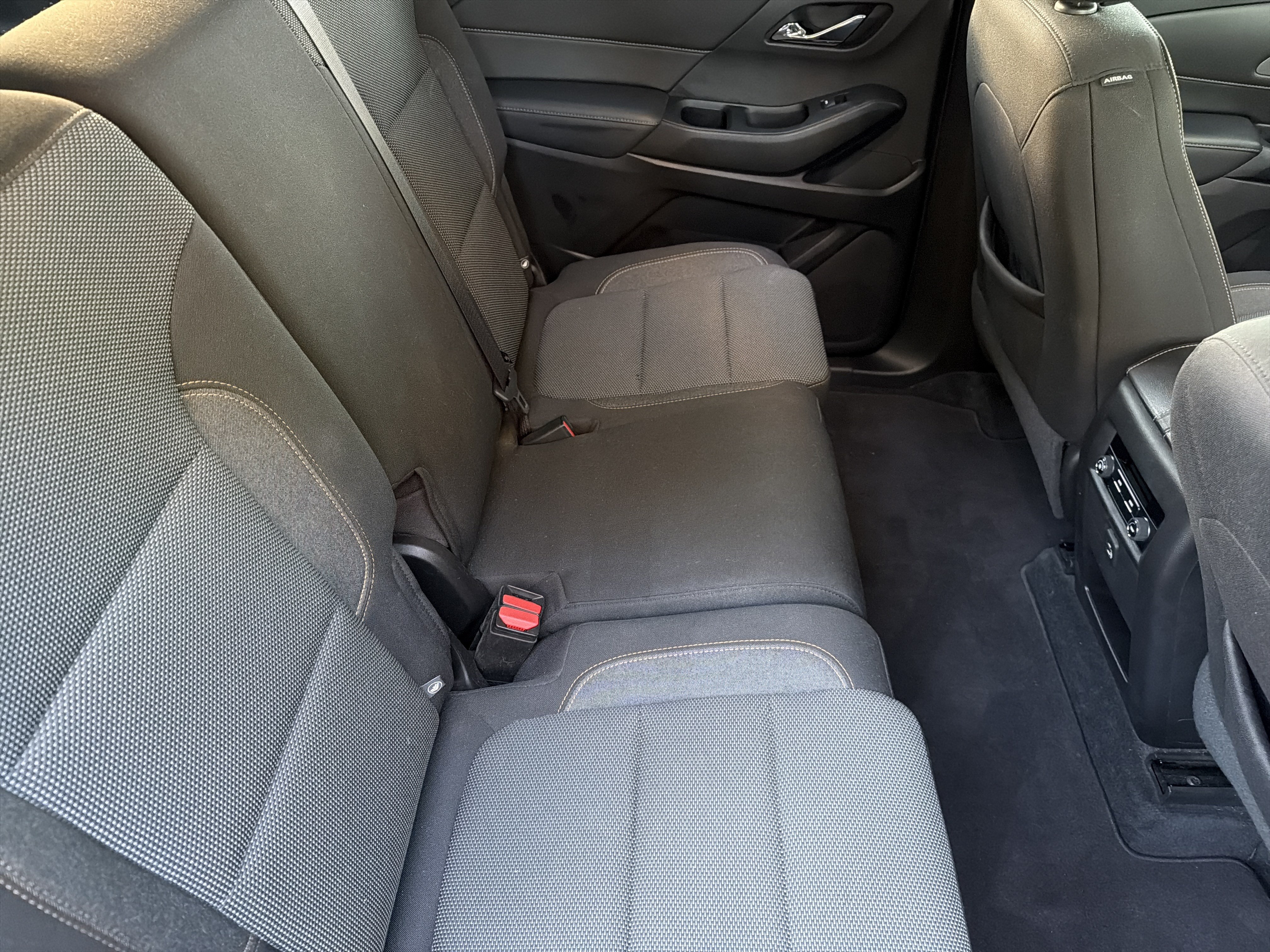 Used 2021 Chevrolet Traverse LS FWD image 37