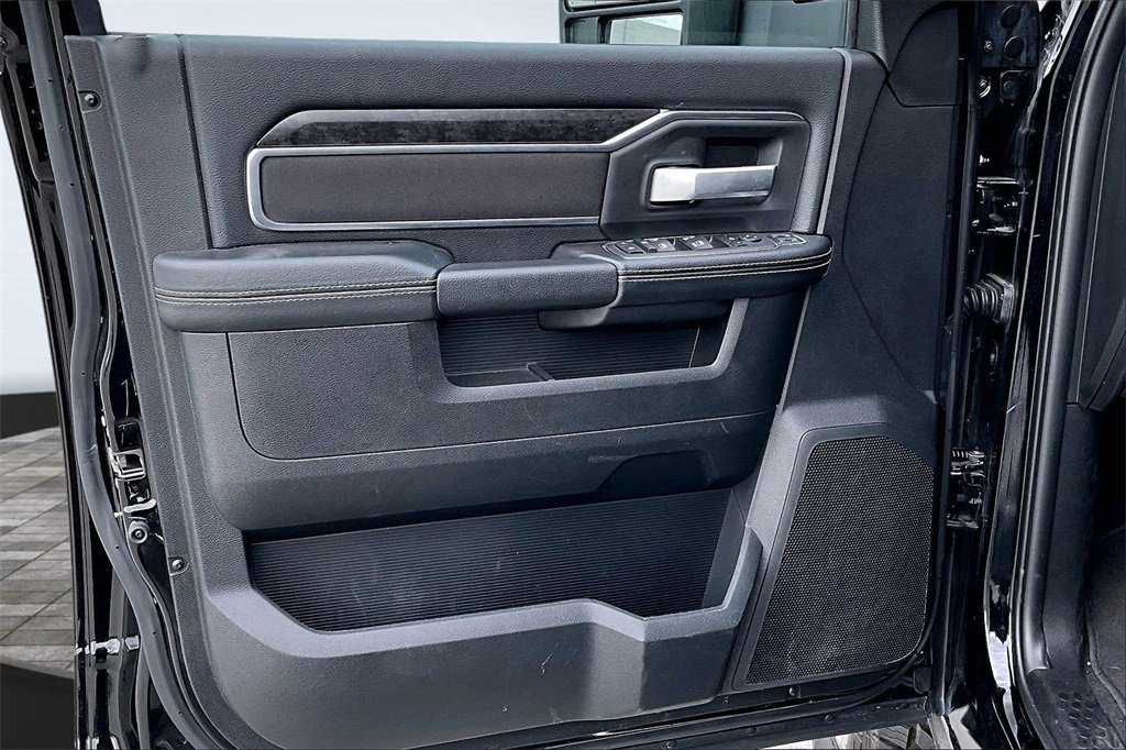Used 2024 RAM 2500 Big Horn w/ Sport Appearance Package image 25