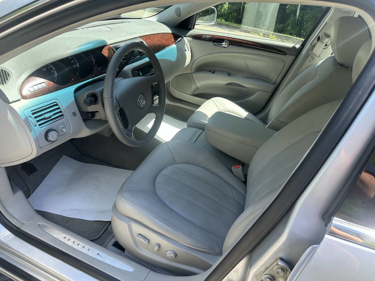 Used 2011 Buick Lucerne CXL FWD image 19