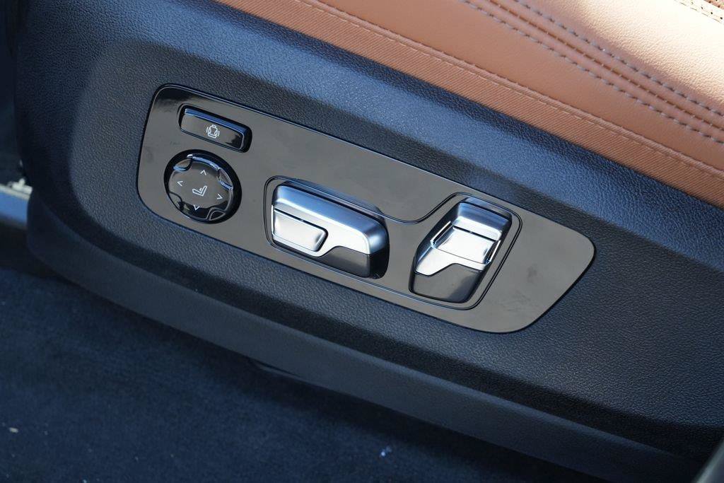 Used 2027 BMW X7 xDrive40i w/ M Sport Package AWD/4WD image 11