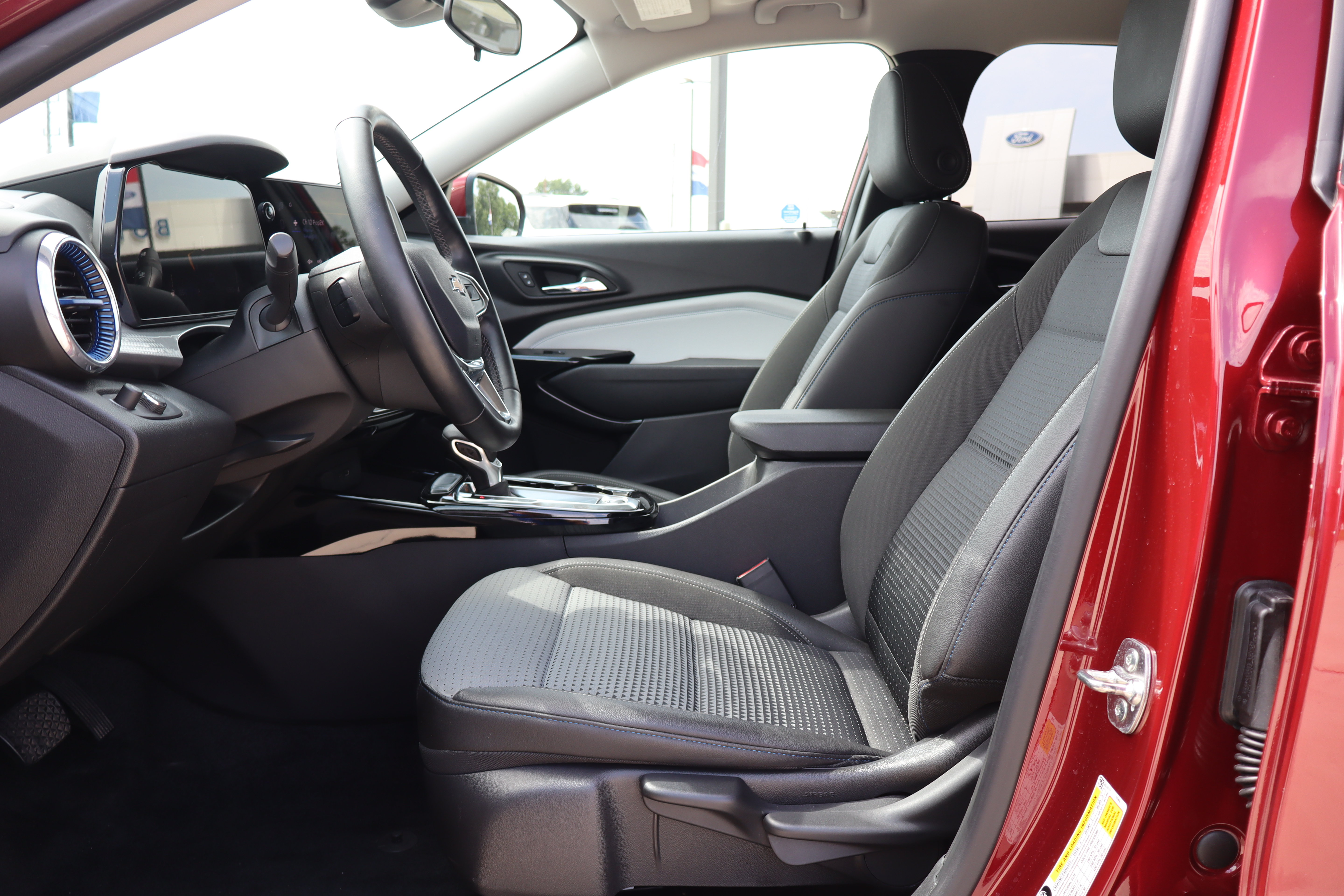 Used 2024 Chevrolet Trax LT w/ Driver Confidence Package FWD image 9