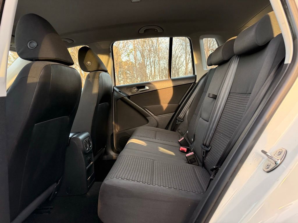 Used 2011 Volkswagen Tiguan S image 22
