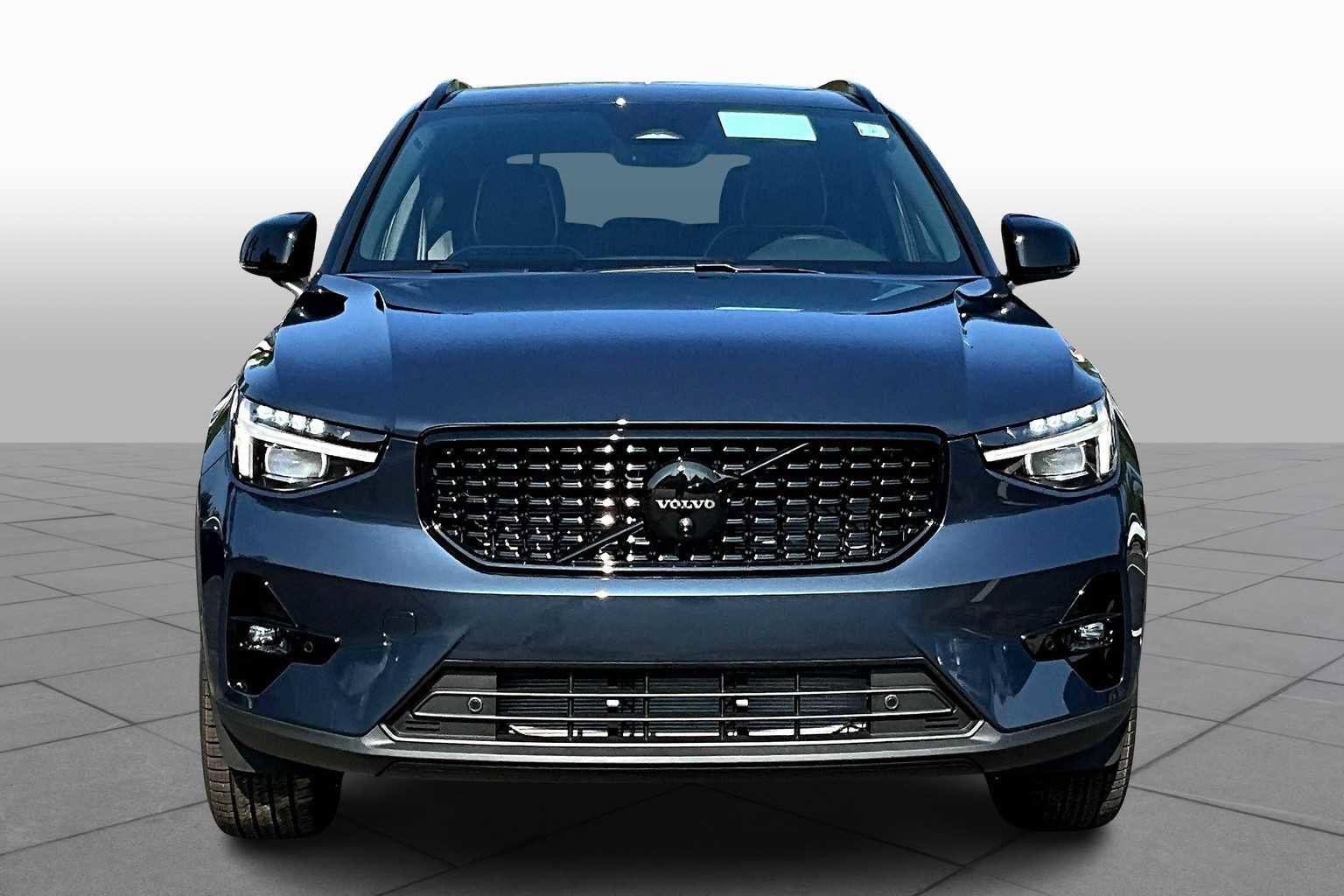 New 2026 Volvo XC40 B5 Ultra w/ Protection Package Premier image 2