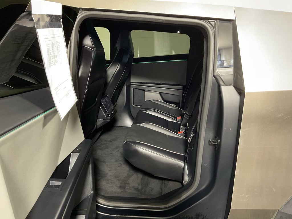 Used 2024 Tesla Cybertruck AWD Crew Cab image 31