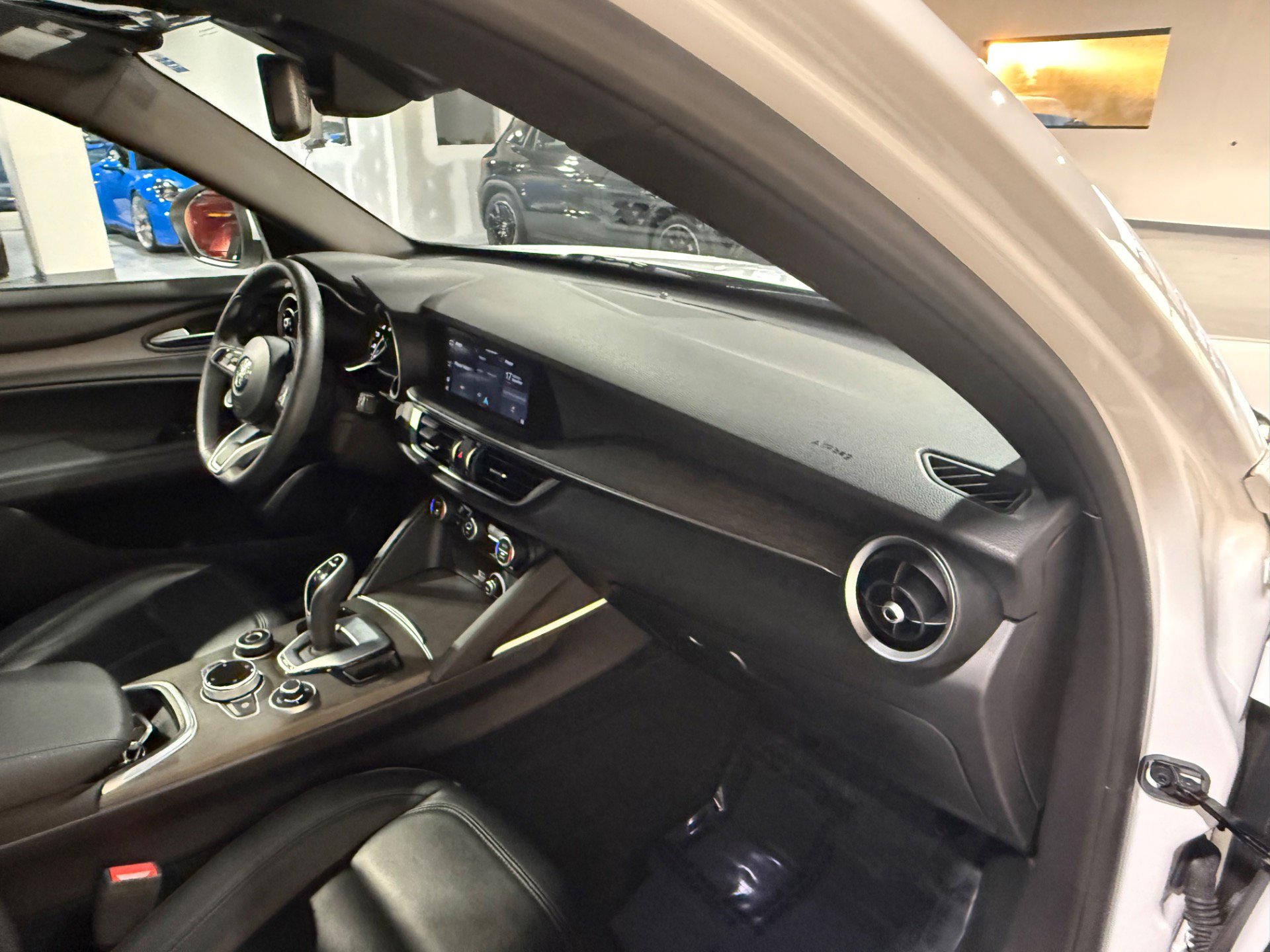 Used 2022 Alfa Romeo Stelvio Ti image 32