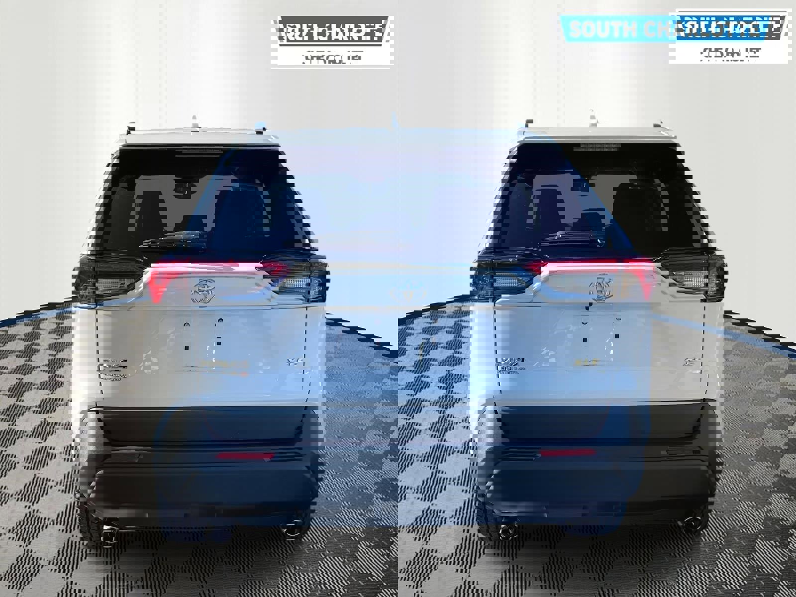 Used 2021 Toyota RAV4 XLE image 6