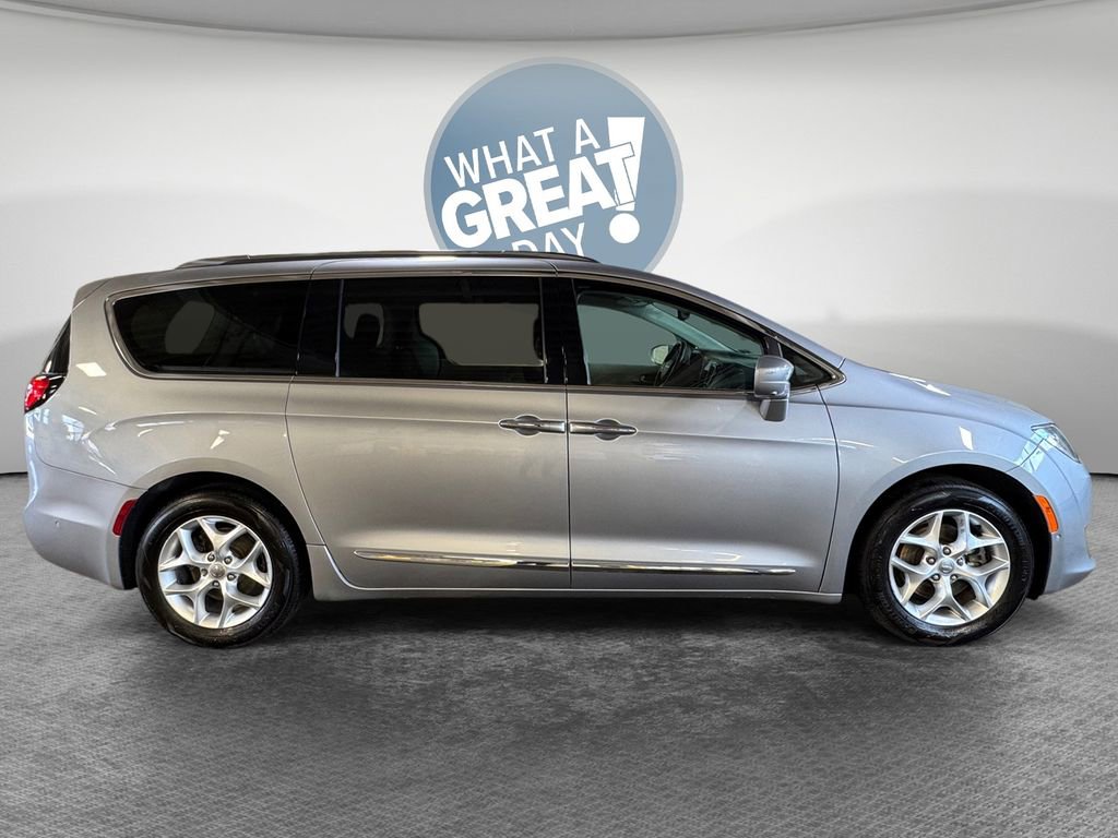Used 2020 Chrysler Pacifica Touring-L Plus w/ Tire & Wheel Group FWD image 2