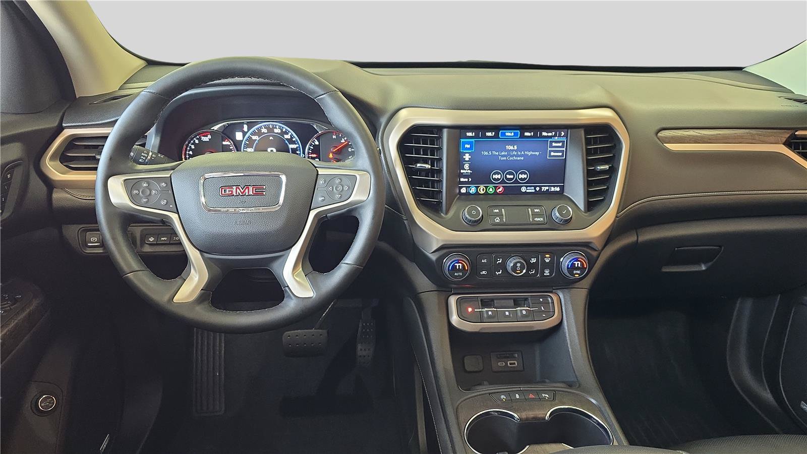 Used 2023 GMC Acadia Denali w/ Denali Ultimate Package AWD/4WD image 9