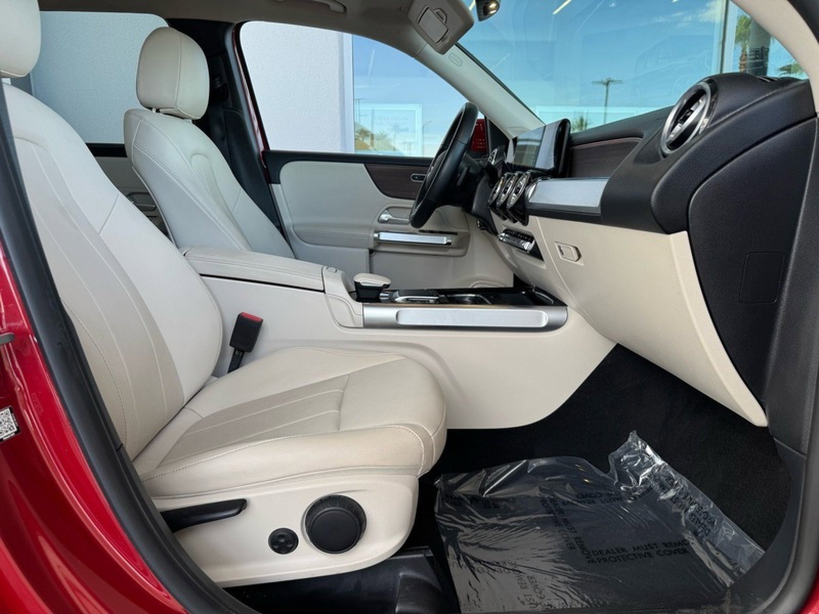Certified 2022 Mercedes-Benz GLB 250 4MATIC w/ Premium Package Lite image 24