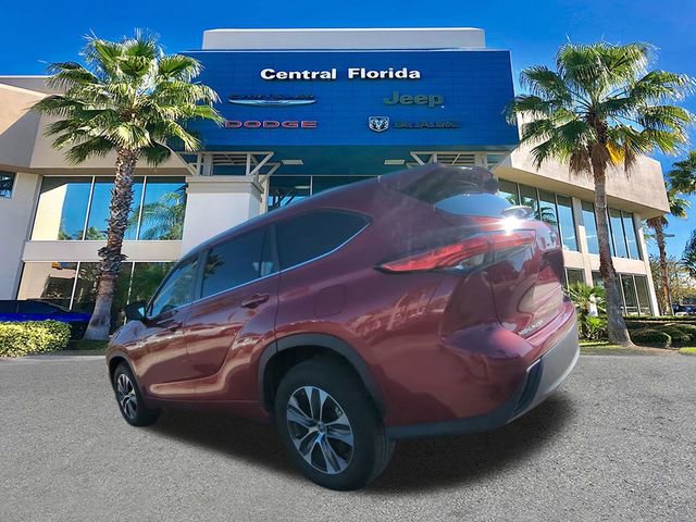 Used 2023 Toyota Highlander XLE image 7