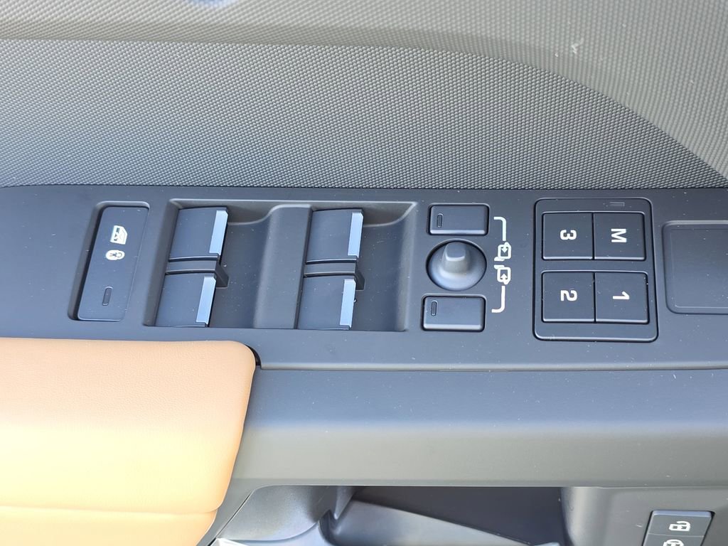 New 2026 Land Rover Defender 110 X-Dynamic SE image 28