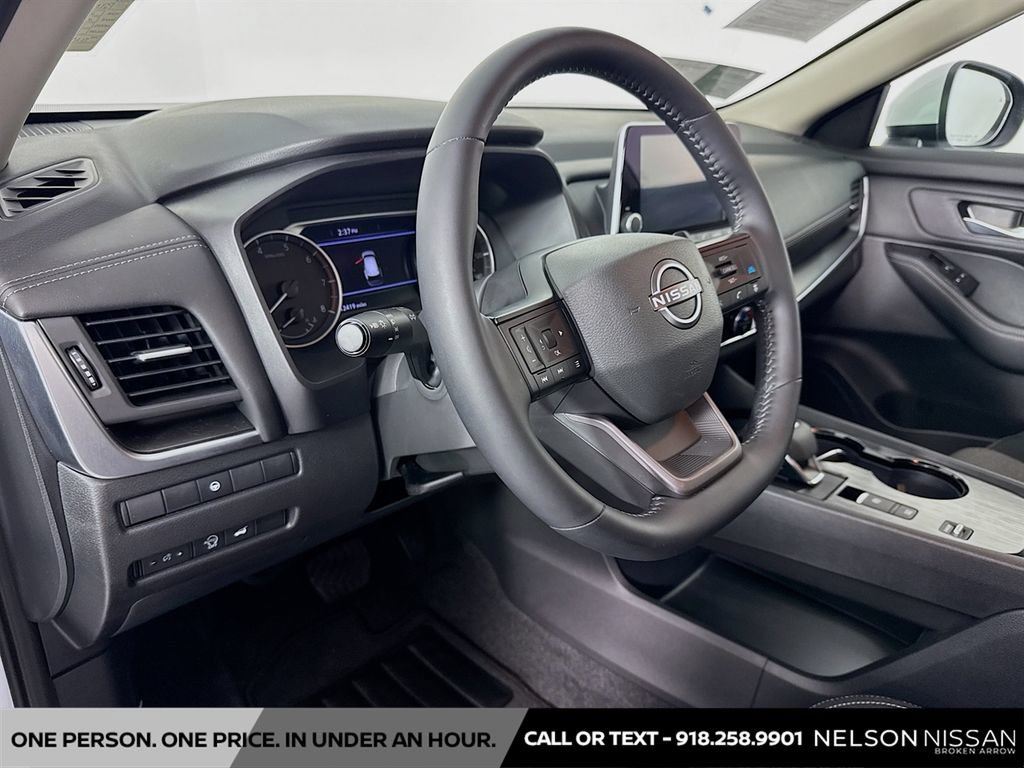 Certified 2026 Nissan Rogue SV FWD image 9