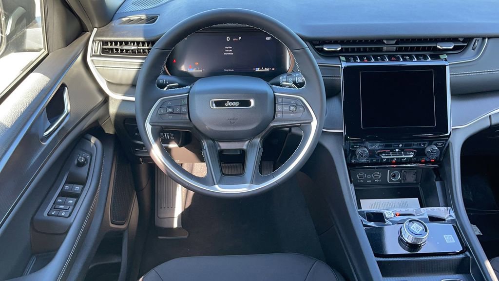 New 2024 Jeep Grand Cherokee L Laredo w/ Luxury Tech Group I image 17