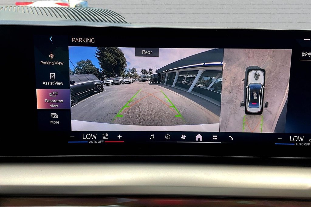 Used 2024 BMW i5 eDrive40i w/ Executive Package RWD image 14