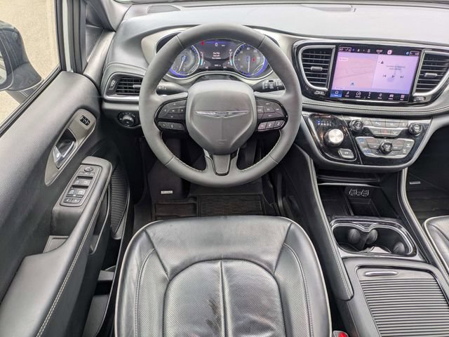 Used 2024 Chrysler Pacifica Limited w/ S Appearance Package FWD image 15