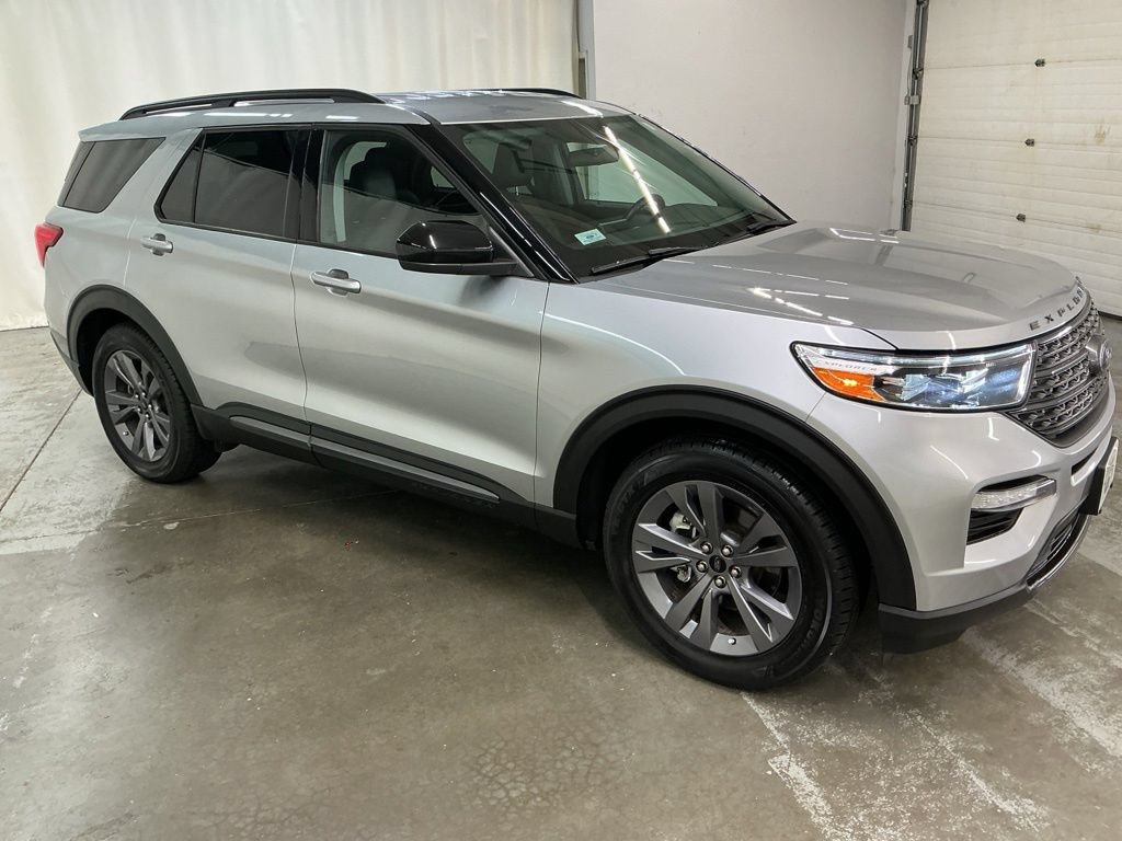 Used 2023 Ford Explorer XLT w/ Equipment Group 202A RWD image 12