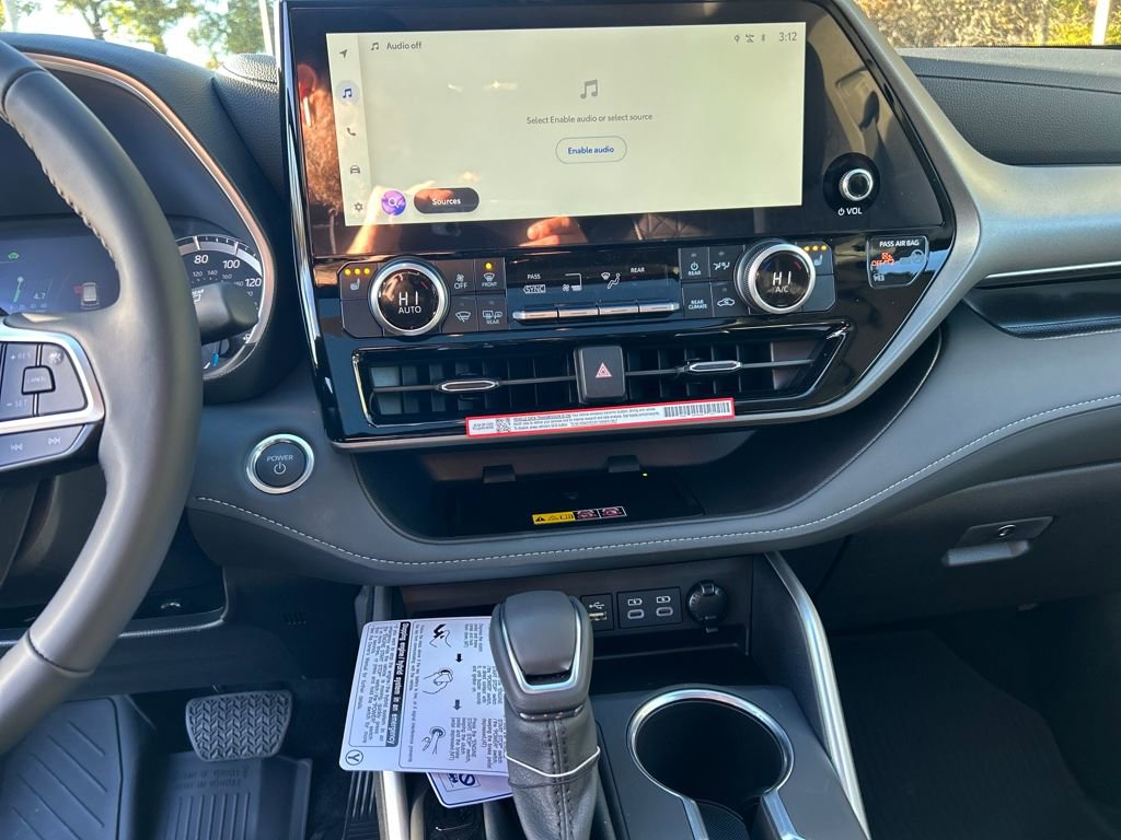 New 2025 Toyota Highlander XLE image 11