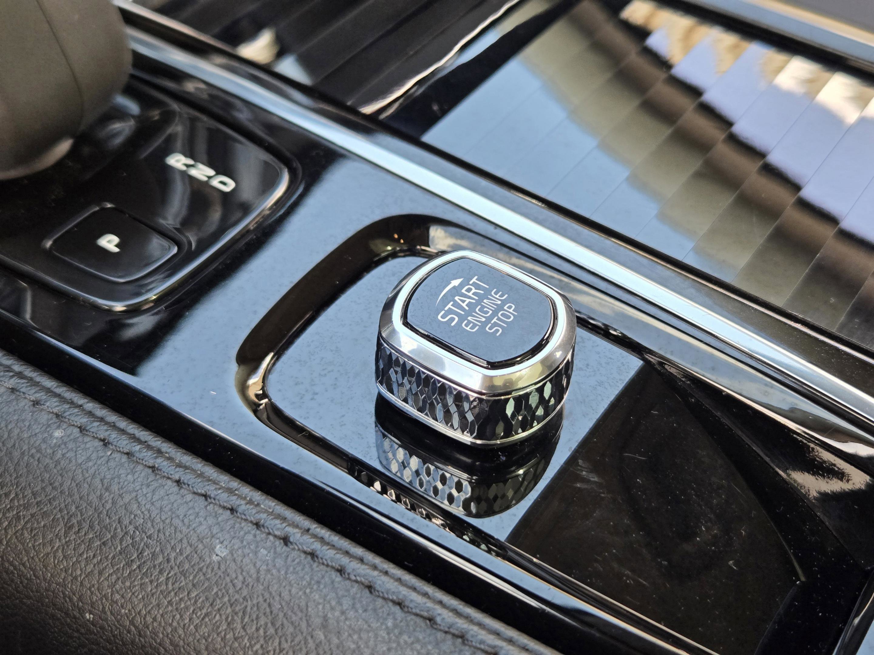 Used 2022 Volvo S60 T8 R-Design Expression w/ Premium Package image 39