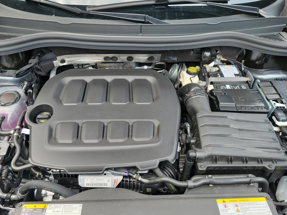 New 2026 Volkswagen Tiguan SE R-Line FWD image 16