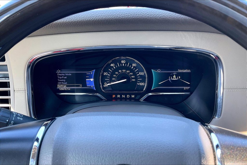 Used 2016 Lincoln Navigator L Select RWD image 14
