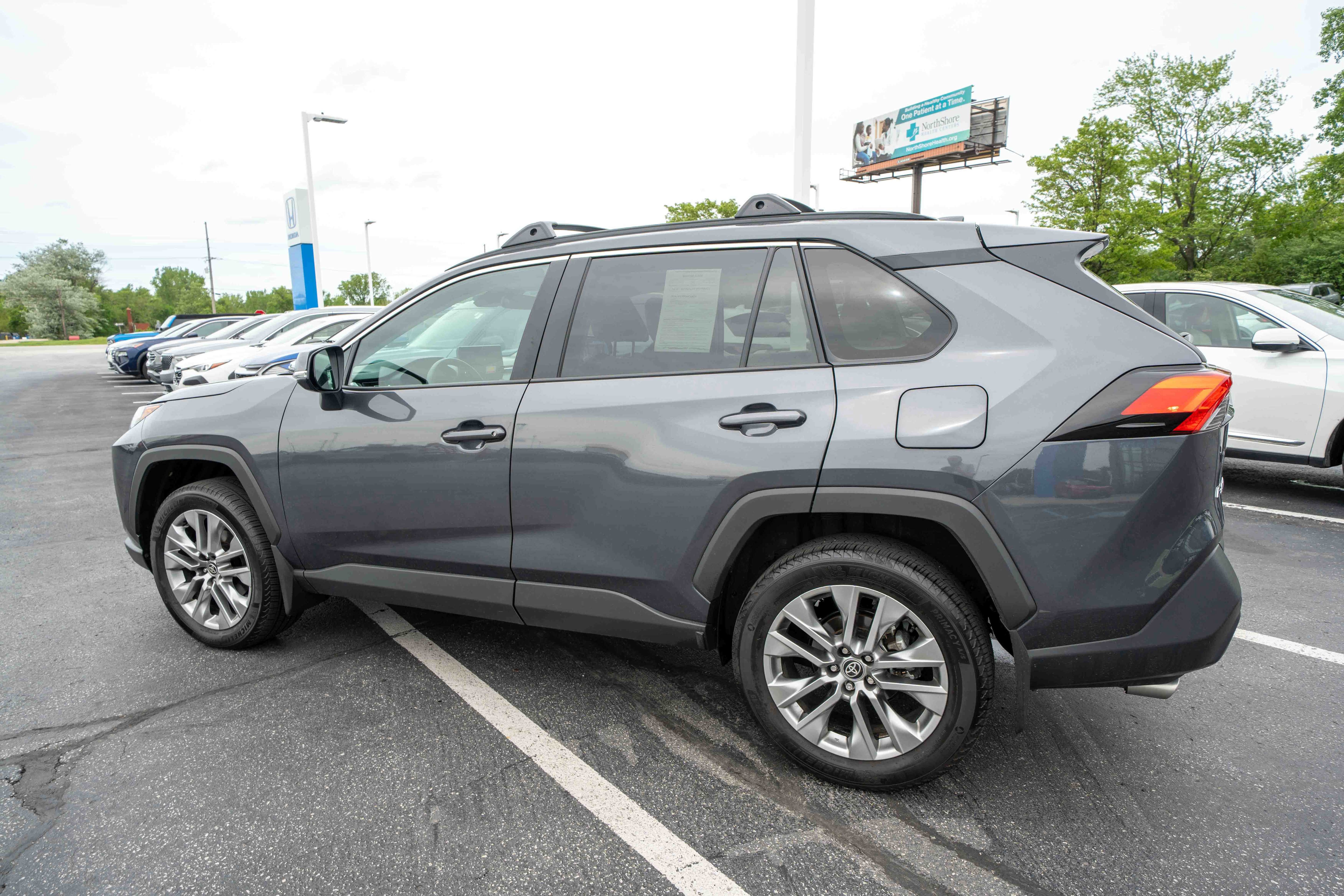 Used 2023 Toyota RAV4 XLE Premium AWD/4WD image 4