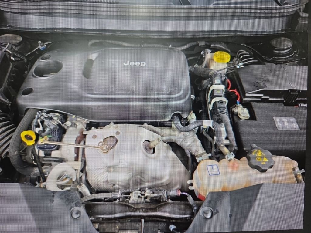 Used 2019 Jeep Cherokee Trailhawk AWD/4WD image 20