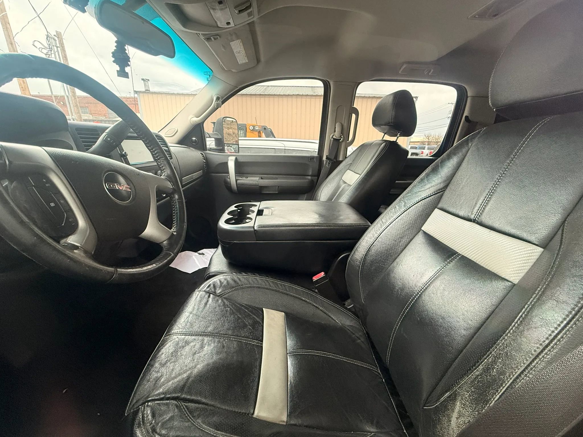 Used 2009 GMC Sierra 2500 SLE w/ Suspension Package, Off-Road AWD/4WD image 7