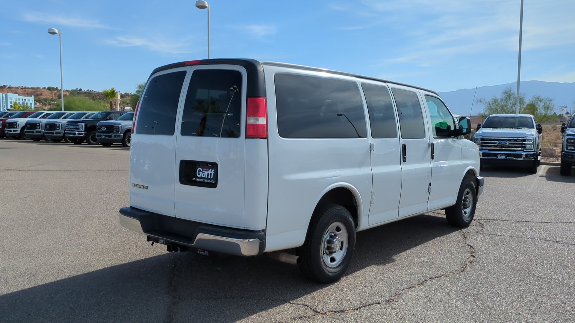 Used 2019 Chevrolet Express 2500 LT w/ LT Preferred Equipment Group RWD image 3
