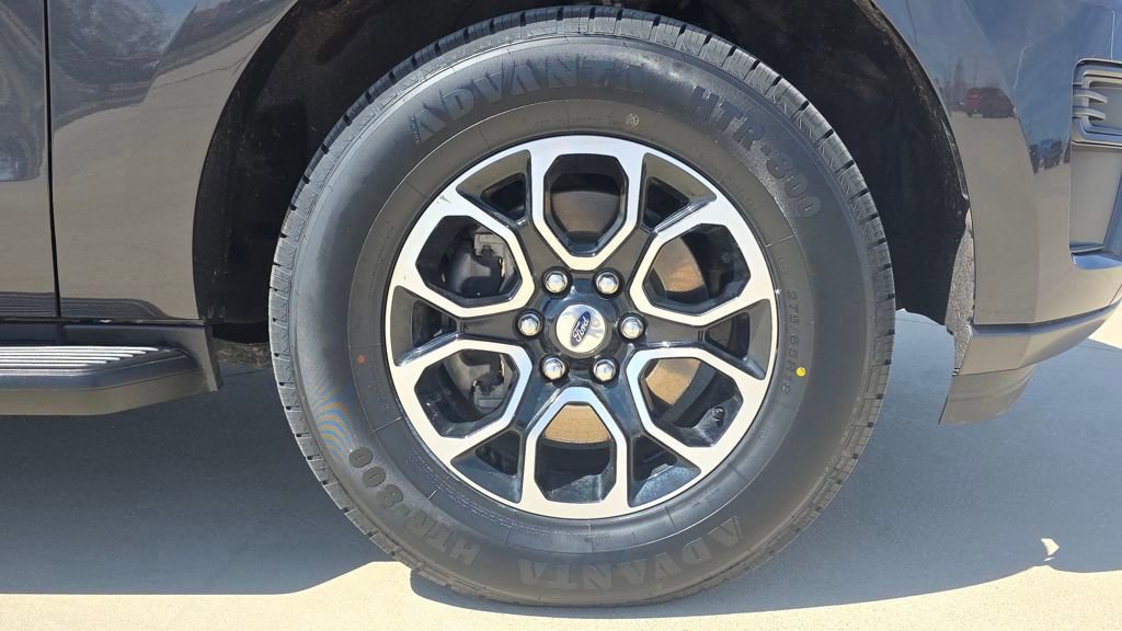 Used 2024 Ford Expedition Max XLT image 11