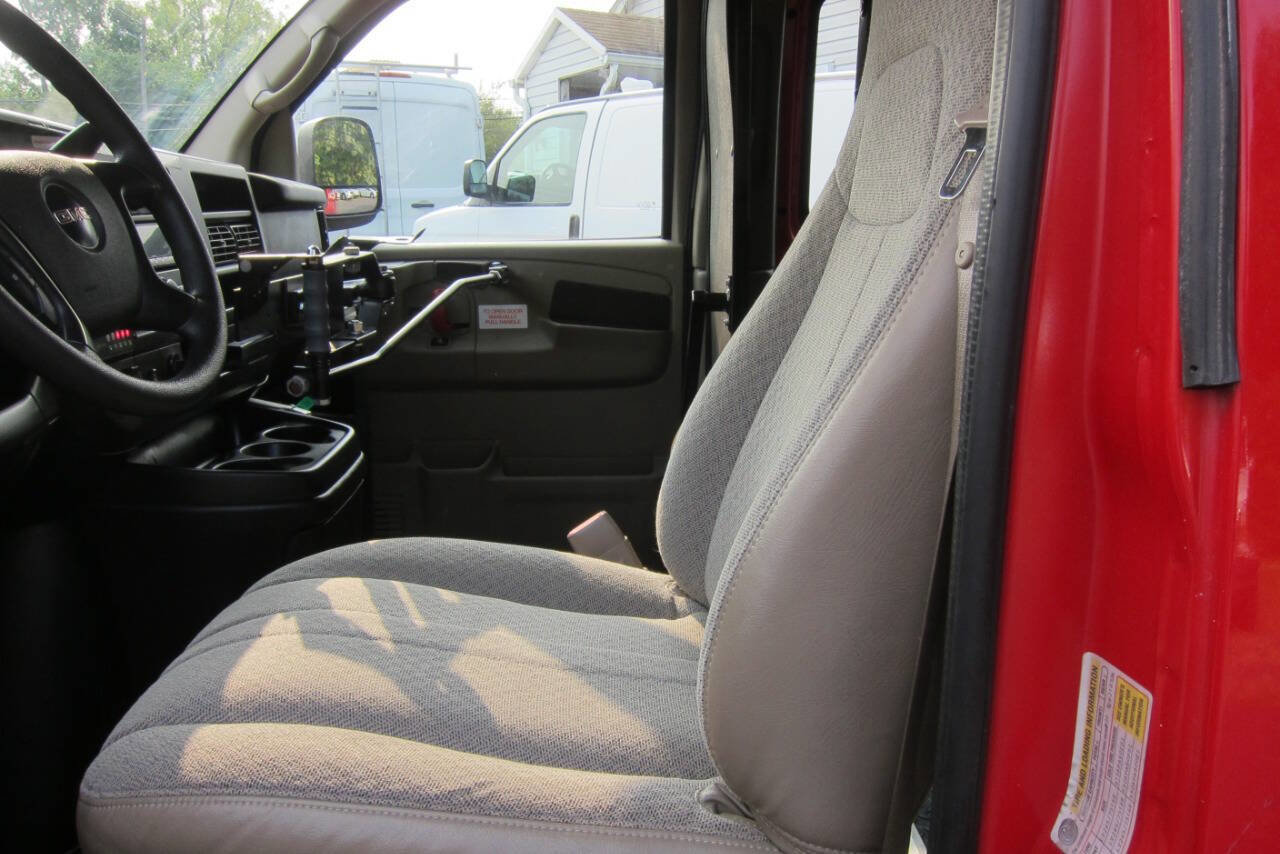 Used 2011 GMC Savana 2500 image 15