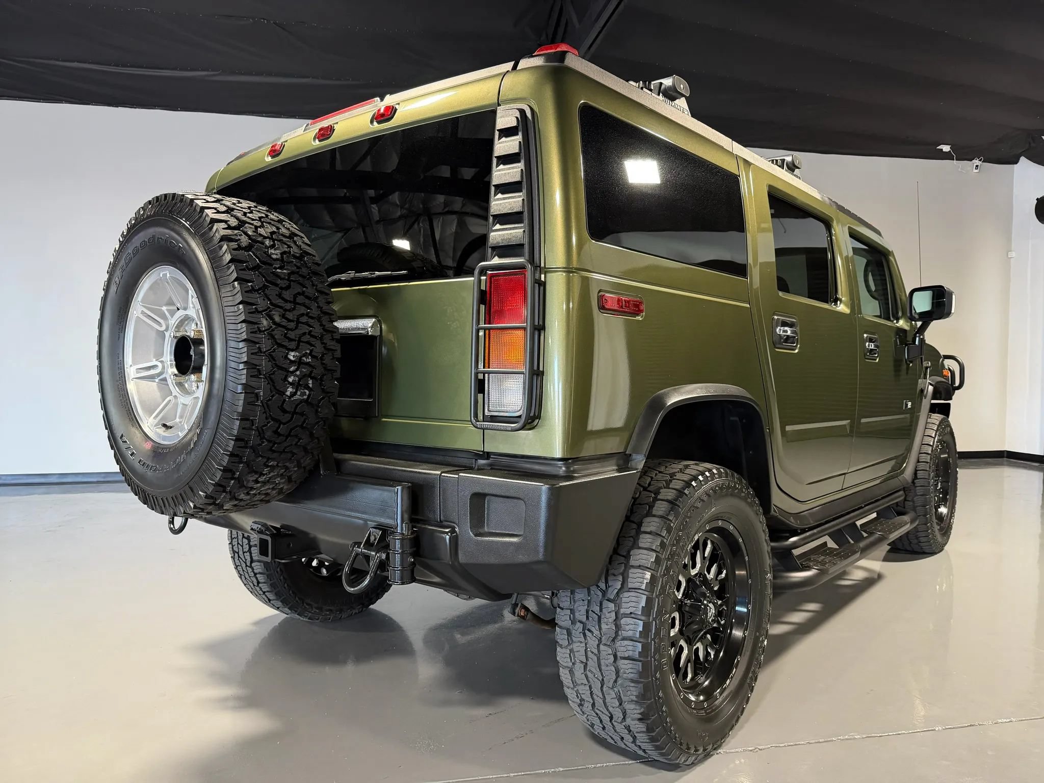 Used 2004 HUMMER H2 w/ Preferred Equipment Group AWD/4WD image 4