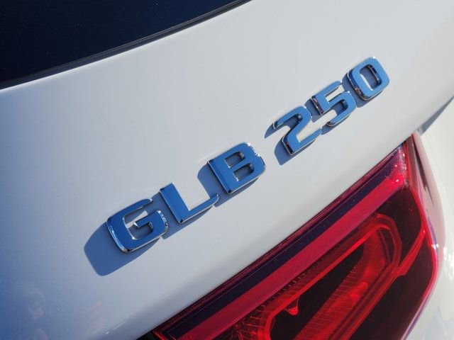 Used 2022 Mercedes-Benz GLB 250 4MATIC image 9