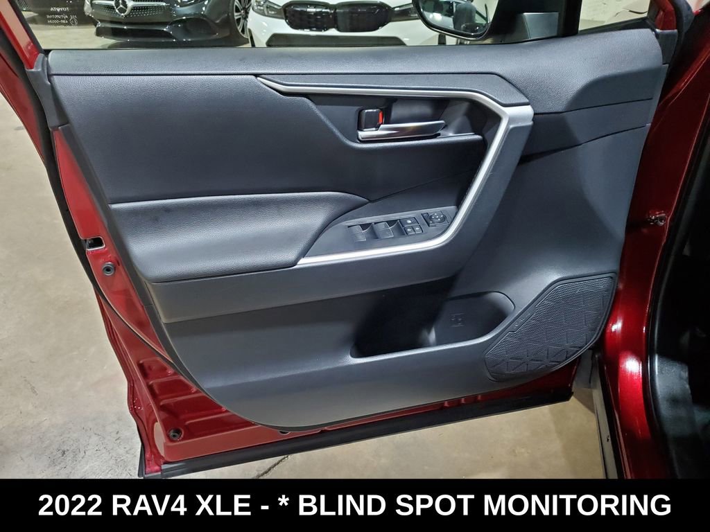 Used 2022 Toyota RAV4 XLE FWD image 8