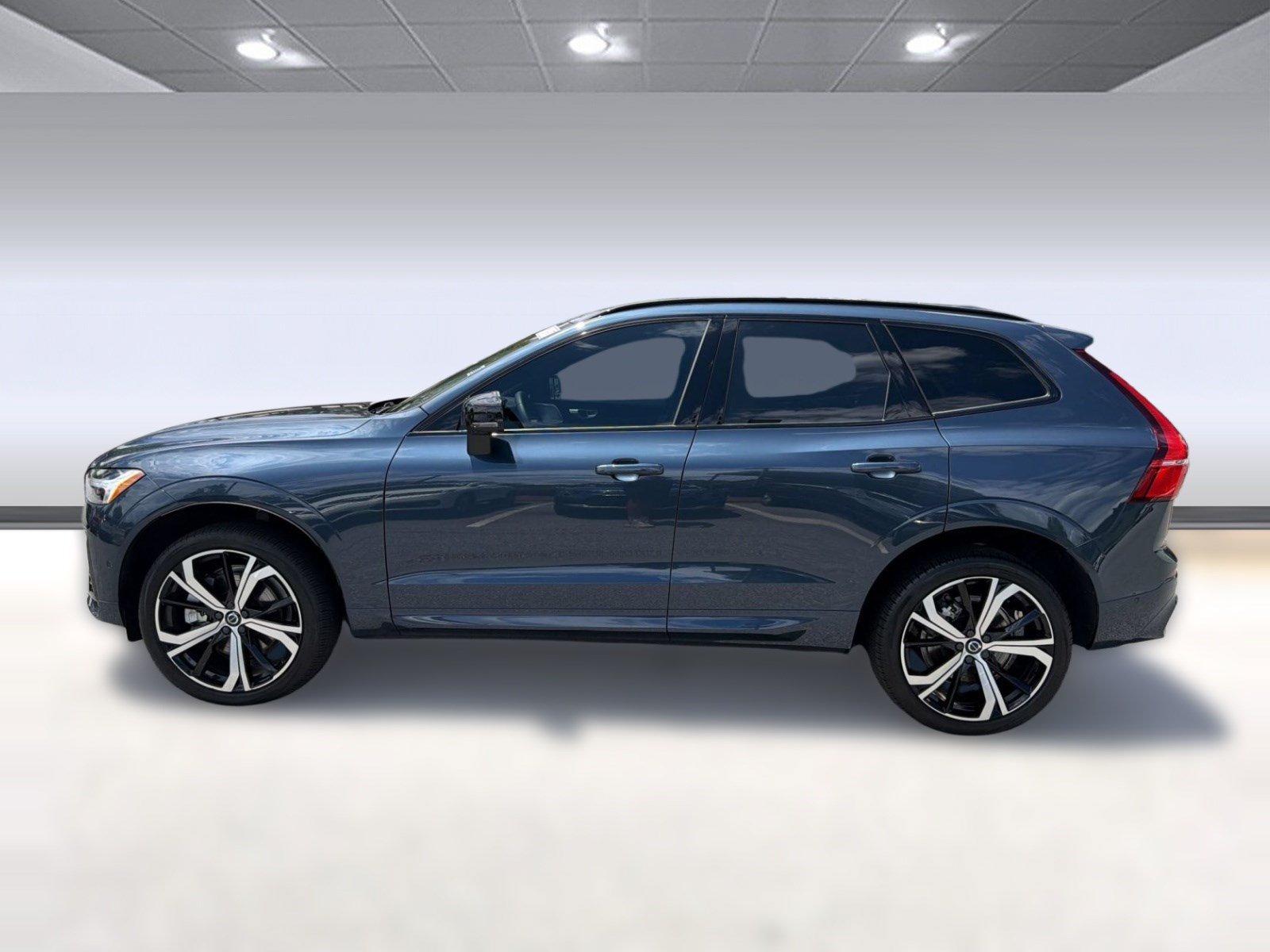 Certified 2024 Volvo XC60 B5 Ultimate w/ Protection Package Premier AWD/4WD image 2