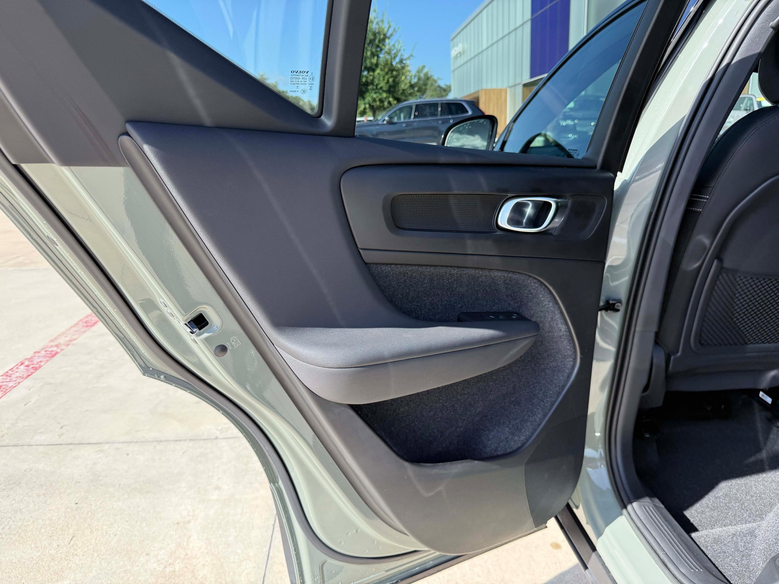 Certified 2023 Volvo XC40 Recharge Ultimate AWD/4WD image 14