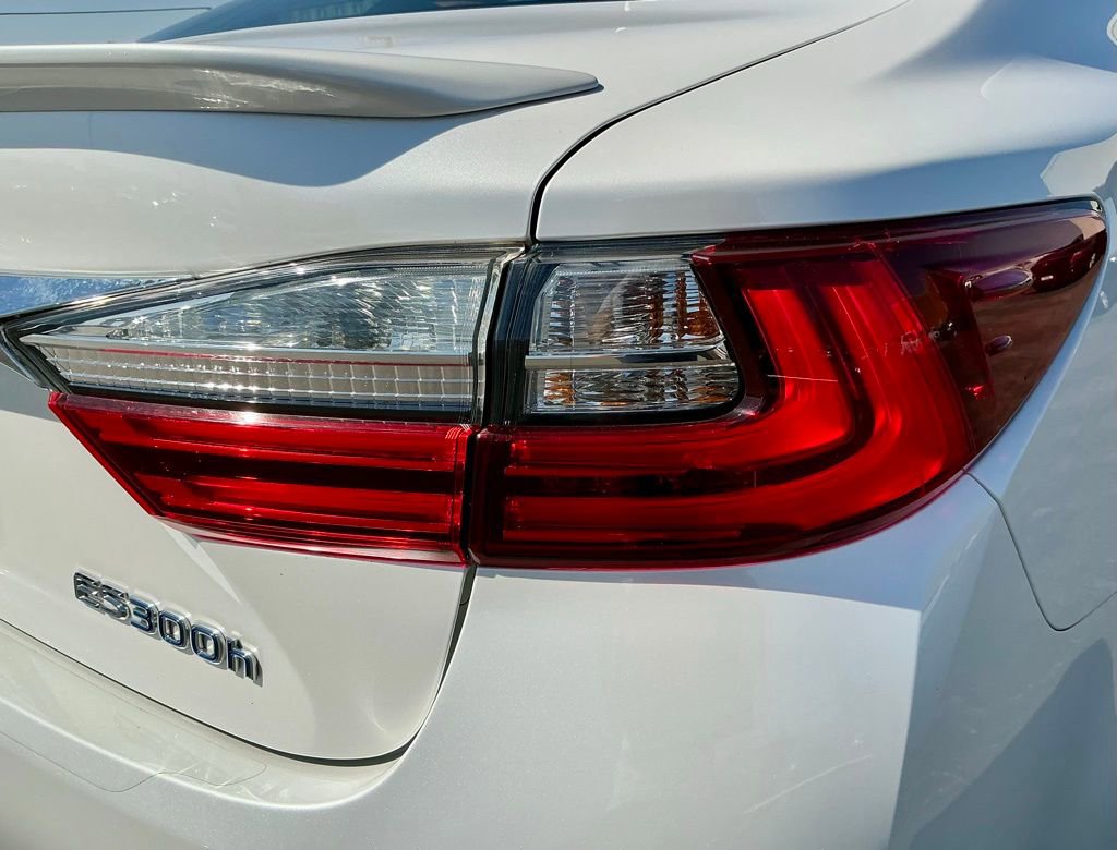 Used 2016 Lexus ES 300h w/ Premium Package w/Wood Trim image 16