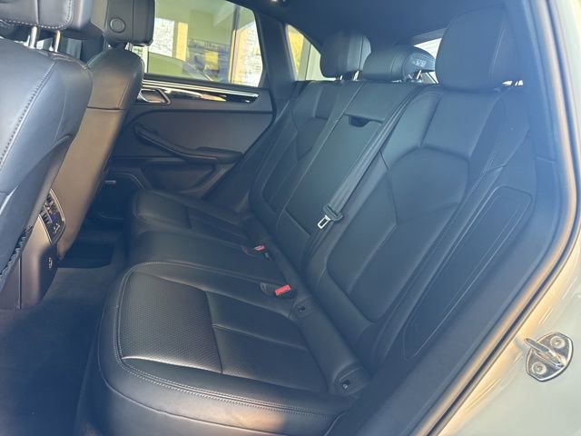Used 2022 Porsche Macan AWD/4WD image 22