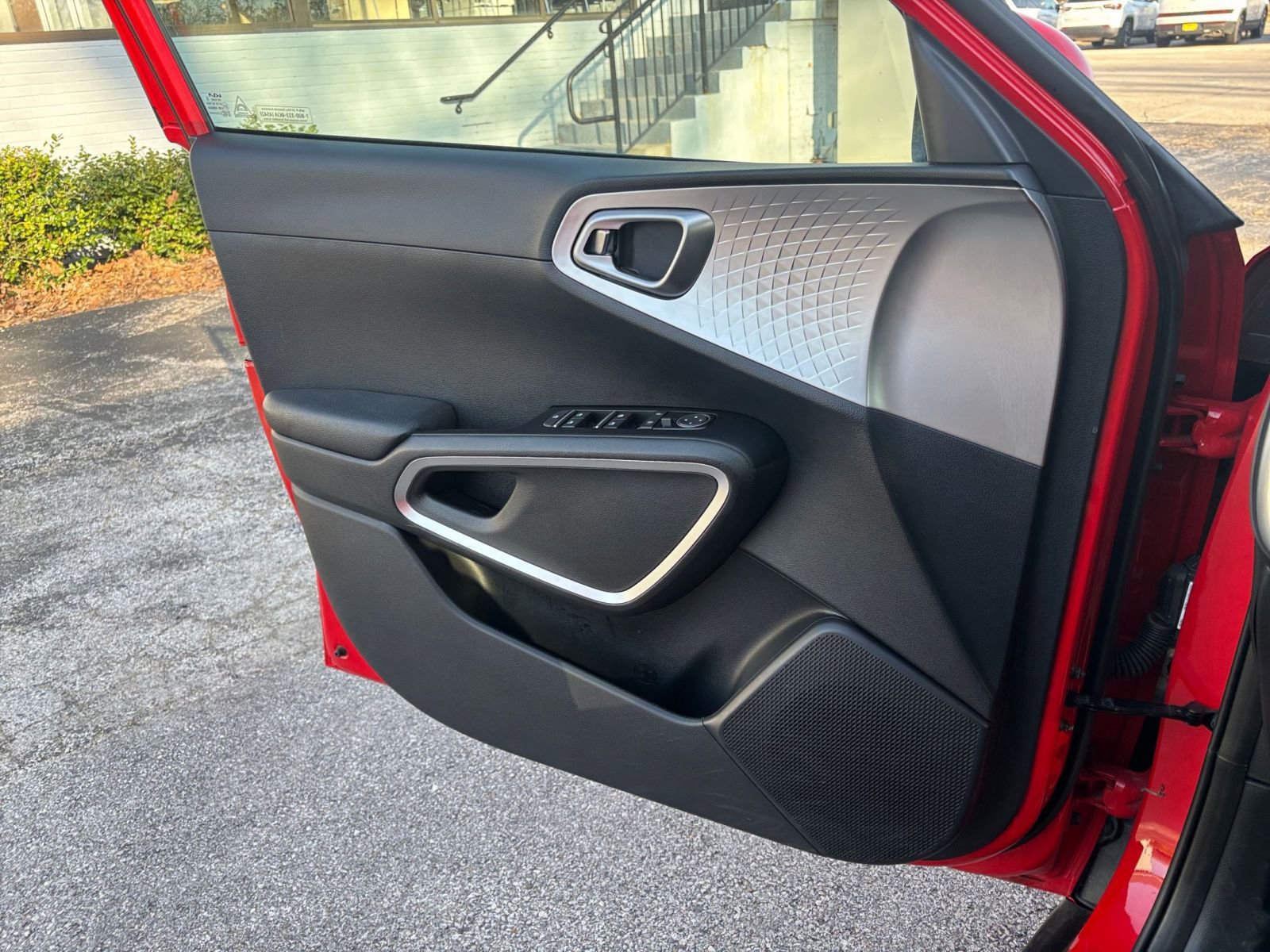 Used 2025 Kia Soul LX w/ LX Technology Package FWD image 18