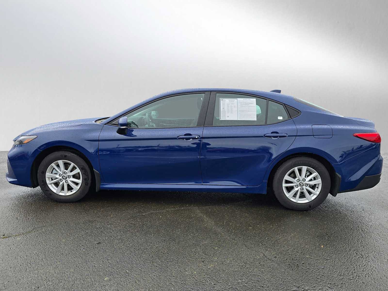 Used 2025 Toyota Camry LE image 7