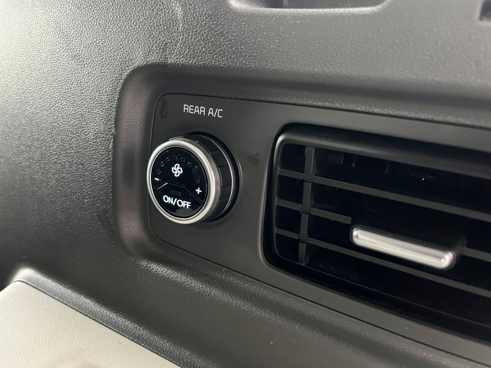 Used 2025 Hyundai Santa Fe SEL image 23