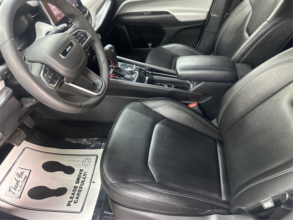 Used 2025 Jeep Compass Limited AWD/4WD image 11