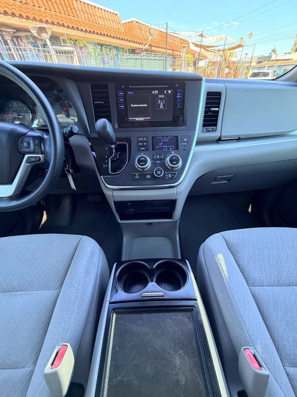 Used 2017 Toyota Sienna LE FWD image 25