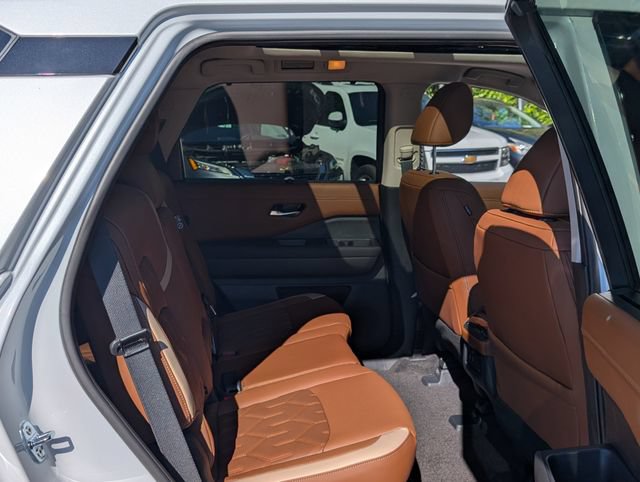New 2026 Nissan Pathfinder Platinum w/ Cargo Package AWD/4WD image 10