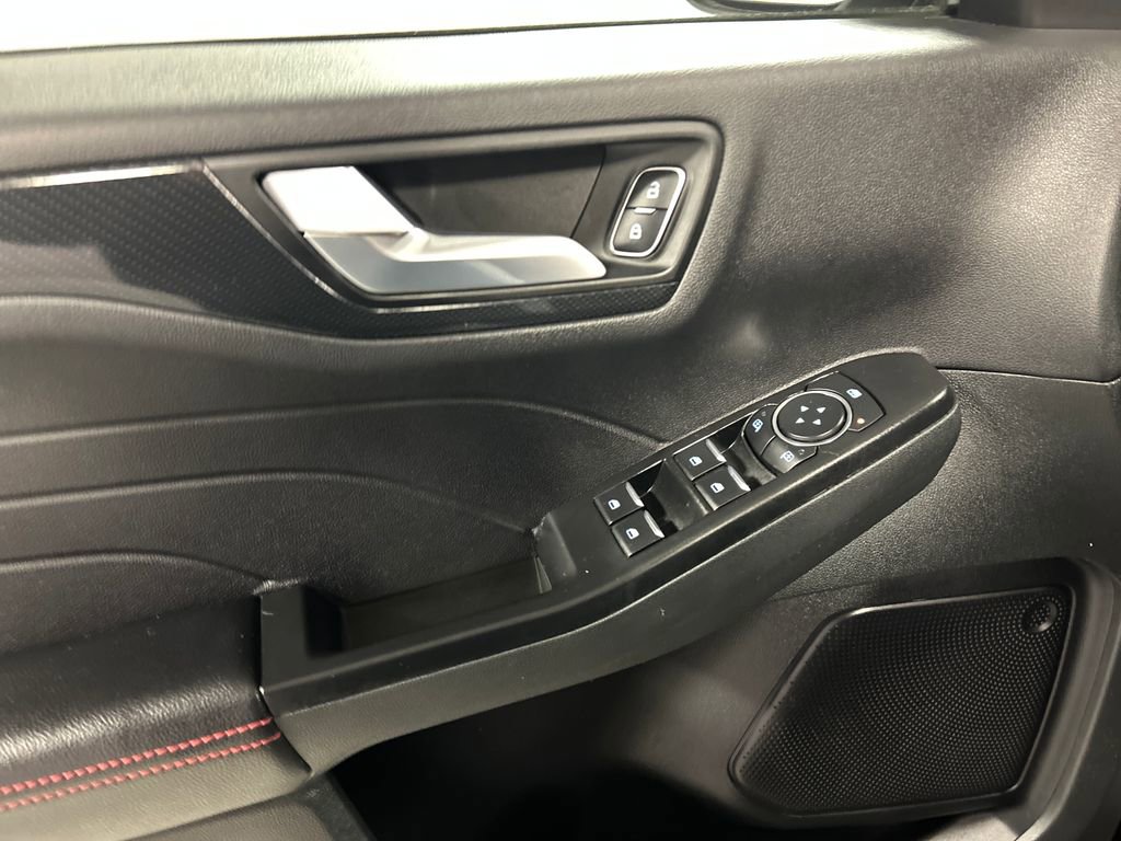 Used 2025 Ford Escape ST-Line image 13