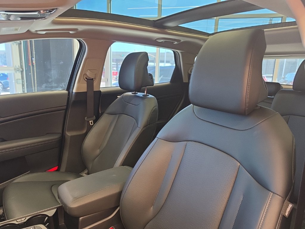 Certified 2026 Kia Sportage EX w/ EX Panorama Roof Package FWD image 30