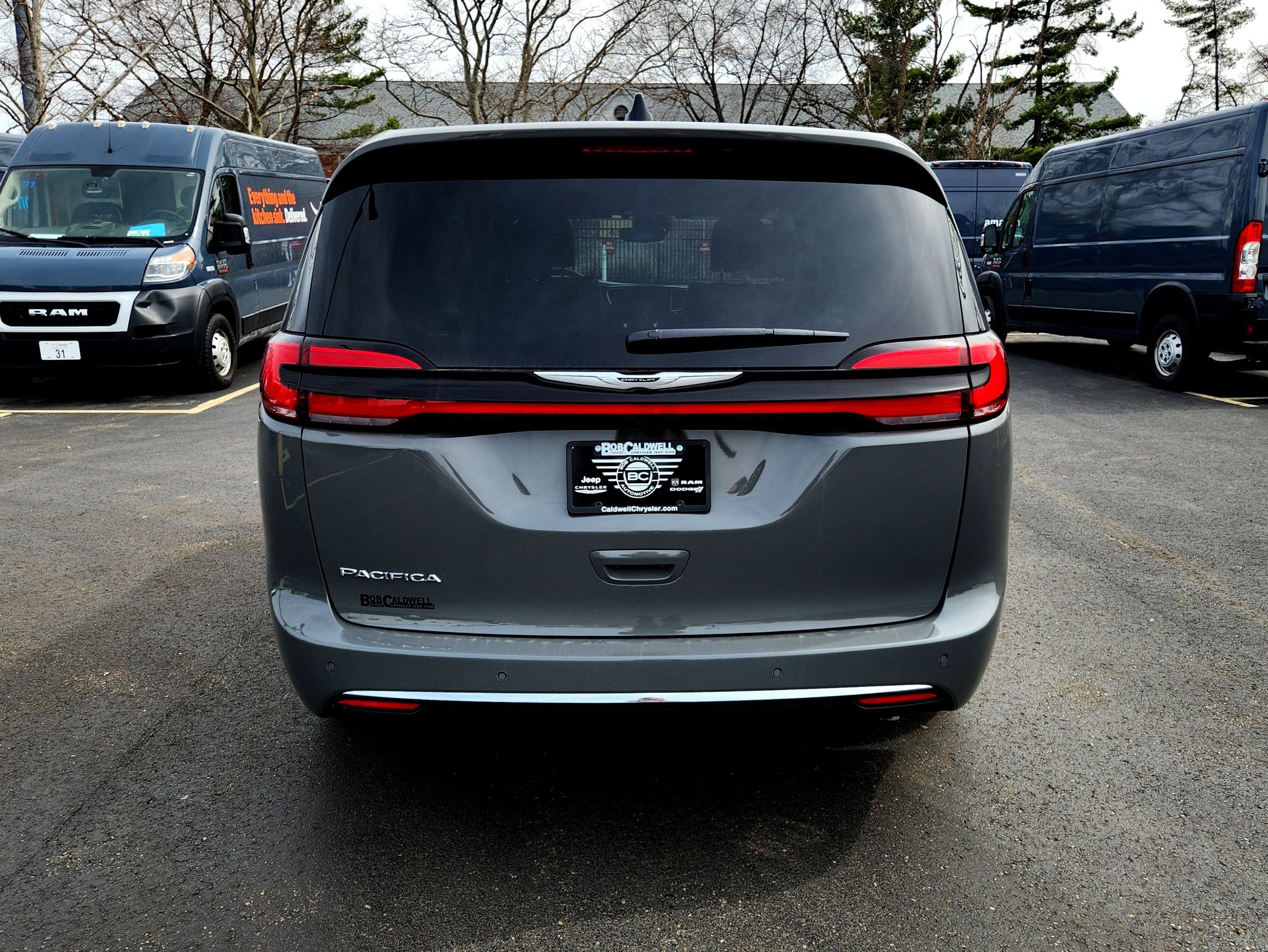 New 2025 Chrysler Pacifica Select image 8